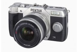 ペンタックス、最小クラスのミラーレス一眼デジカメ「PENTAX Q10」……100色から選べるサービスも 画像