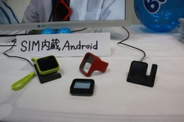 【ウェアラブルEXPO】ビッグローブ、発信・着信が可能な腕時計型ウェアラブルデバイスの試作を出展 画像