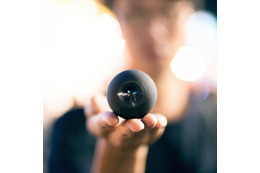 新感覚！360度パノラマ撮影が可能な小型球体カメラ「Luna 360」 画像