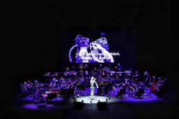 人間のオーケストラを指揮して歌うアンドロイドオペラ「Scary Beauty」UAE公演開催 画像