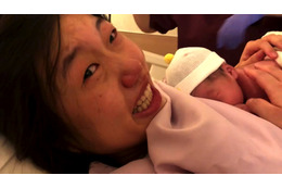 横澤夏子、出産直後に初めてわが子を抱く感動シーン公開！サントリーCMの一コマ 画像