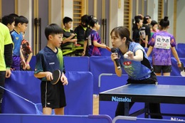 石川佳純、秋田の小学生に卓球指導　カレーを振舞うサプライズも