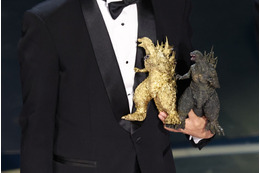 アカデミー賞でゴジラ像が注目も、実は10年前にも純金ゴジラが… 画像