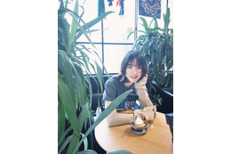 のん、自然体のカフェオフショを公開!ファン「癒される」