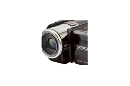素早いYouTube公開が可能、実売9,980円のデジタルビデオカメラ