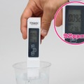 コップの水をTDS計測するイメージ