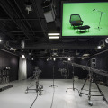 スタジオ2（広さ: 7.5 x 9m、モーションキャプチャ機能を備えたグリーンスクリーンスタジオ）