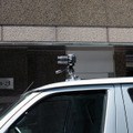 車の屋根にデジタル一眼レフカメラを固定した利用イメージ（カメラは別売）