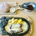 ただ者じゃねぇぞ！岩塩で食べるステーキ店の俵型ハンバーグ