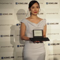 キングジムは、15日デジタルメモ「ポメラ」の新製品DM30を発表した。価格は税抜43,000円で、6月5日より発売する