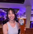 鈴木ふみ奈、ロケ地タイの巨大ビール写真にファン驚き 画像