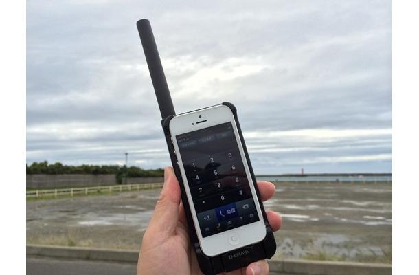iPhoneが衛星電話になるアダプター、SoftBank TH202