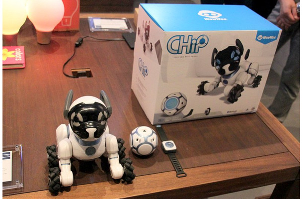 芸をさせることができる、子犬型ロボット「MeetCHiP」