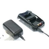 複数のバッテリタイプに対応、スマホなどのUSB外付けバッテリとしても利用可能な充電器 画像