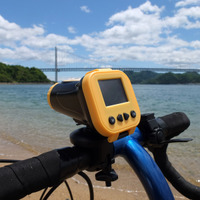 自転車や車、サーフボードへ搭載可能！ 20m防水・フルHD対応デジタルビデオカメラ 画像