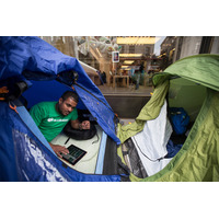 iPhone 6、ロンドンではテントを張って待つファンも 画像