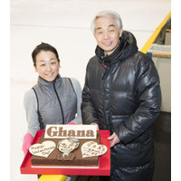 浅田真央がコーチへ初バレンタイン！羽生結弦は特製チョコに感激「120点ですよ！」 画像