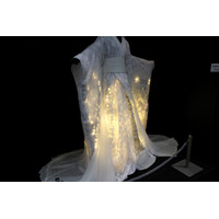 接着剤で“光るドレス”を実現、その仕組みは？……ウェアラブルEXPO 画像