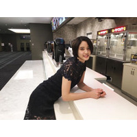 山崎紘菜、「彼女と映画デートなう」ショットを公開！「かわいい」のコメント多数 画像
