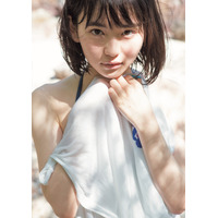 山田杏奈、ファースト写真集で瑞々しい水着姿を披露！ 画像