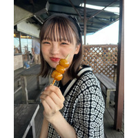 新澤菜央、お団子を持った彼女感満載ショット！「彼女とデートなうに使っていいよ」 画像