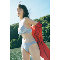 注目の女優・大久保桜子、魅惑のランジェリーショット公開！ 画像