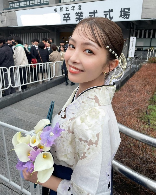 寺本莉緒、白の袴で大学卒業！インスタ報告に祝福の声 | RBB TODAY