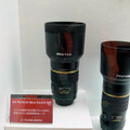 【左】「smc PENTAX-DA★200mm F2.8ED[IF]SDM」と【右】smc PENTAX-DA★300mm F4 ED[IF]SDM」は9月発売予定