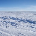 東南極高原（プラトー基地跡近く）　(C) National Snow and Ice Data Center / Atsuhiro Muto