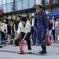 昨年の様子。普段はあまり使う機会のない消火器の操作方法が学べるなど体験型展示も多数用意されている（画像はプレスリリースより）