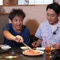 左から）ムロツヨシ、小泉孝太郎（C）フジテレビ