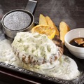 超粗びきビーフ100%ステーキバーグ 約250g〈ふわとろガリバタ&焼きレモン〉（ガーリックレモン醬油ソース）