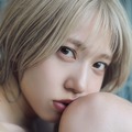 AKB48・茂木忍、卒業写真集からクールな表情が印象的な限定版カバーが公開