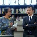 映画『おいハンサム!!』新場面写真解禁！吉田鋼太郎、ゴルフクラブ片手にプールを闊歩