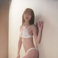 須田亜香里の最新写真集『pluie』　(C)三宮幹史／講談社