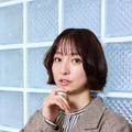 縦型ショートドラマ『元カレ図鑑』に出演する篠田麻里子