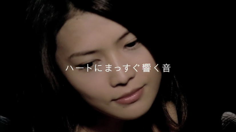 新CM「in the Dark」篇：YUI