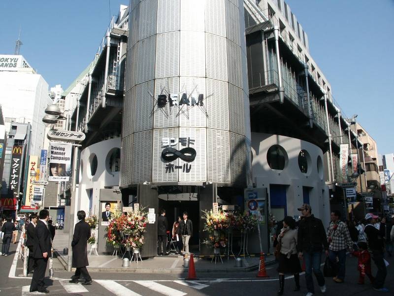 タダで笑えてエエやんか ヨシモト ホール が渋谷に誕生 入場無料 毎日ライブ配信 2枚目の写真 画像 Rbb Today