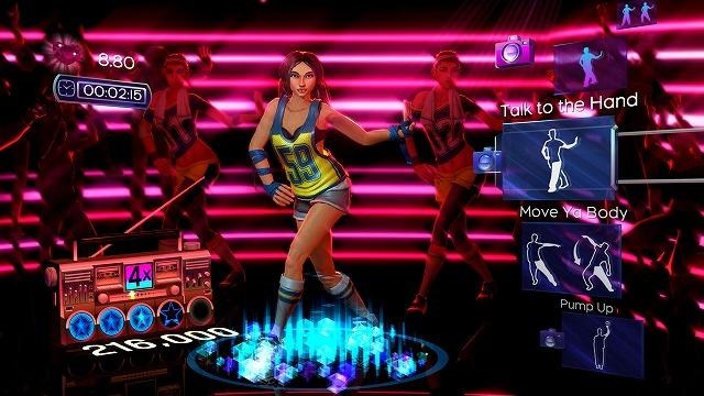 話題のKinect『DANCE CENTRAL』をタレントやモデルがプレイ  画面上のキャラクターにあわせてダンス。基本的な動作は右側のアイコンに表示される。