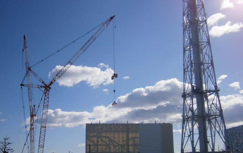 １号機　原子炉建屋開口部　ダストサンプリング風景（10月3日撮影））