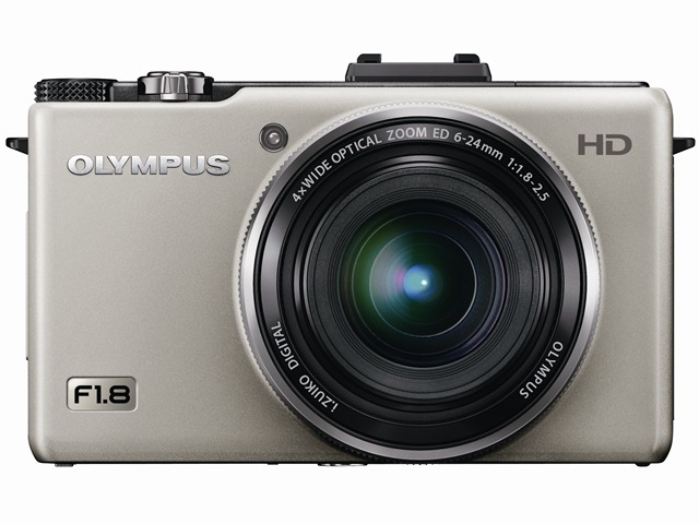 「OLYMPUS XZ-1 プレミアムキット」チタニウムシルバー前面