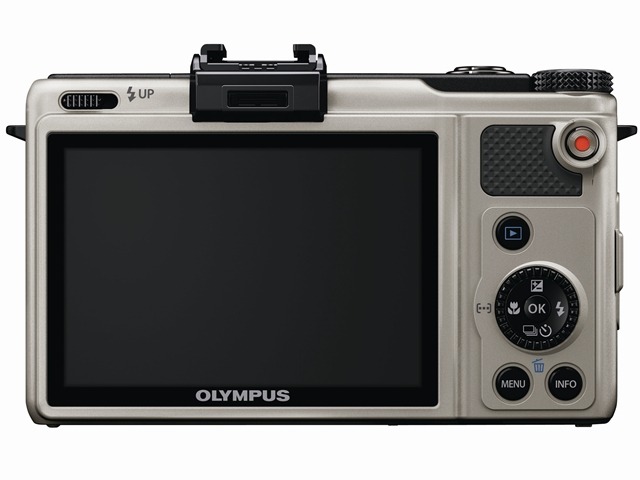 「OLYMPUS XZ-1 プレミアムキット」チタニウムシルバー背面