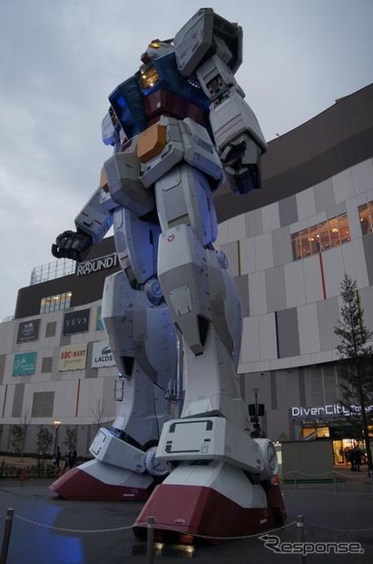 東京・お台場に登場した実物大ガンダム