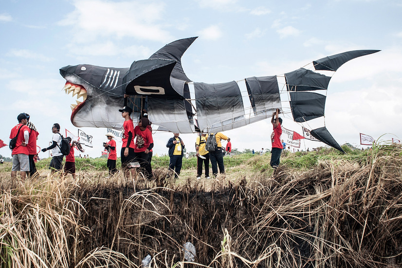 巨大なサメの凧も登場……Bali Kite Festival