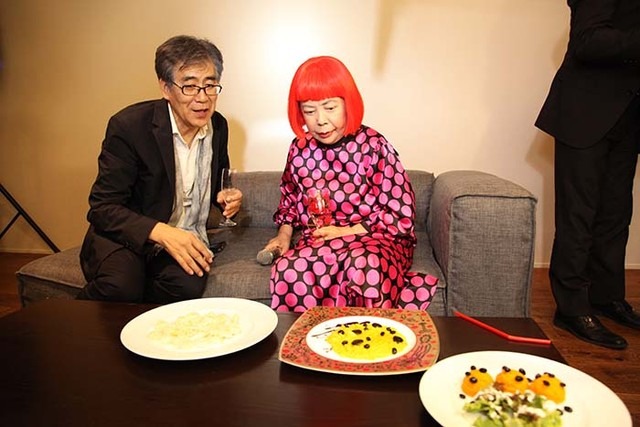 草間彌生氏と森美術館館長の南條史生氏