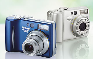 ニコン、COOLPIX5200/4200の発売日決定