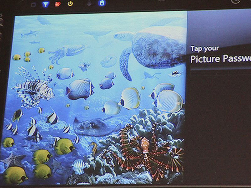 入力性がやや犠牲になるUMPCで安全性を高める工夫となるのがこのpicture passwordだろう。指紋入力を行っているメーカーもあるが、タッチでセキュリティを高めるのはよい発想だ
