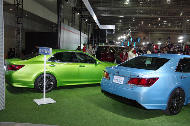 空色・若草色のクラウン誕生60周年記念車（東京オートサロン15）