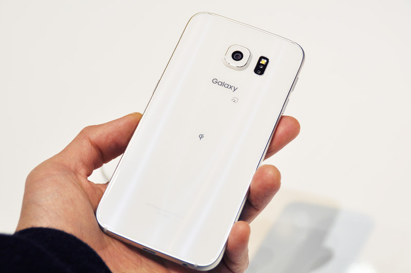 ドコモ版GALAXY S6の背面