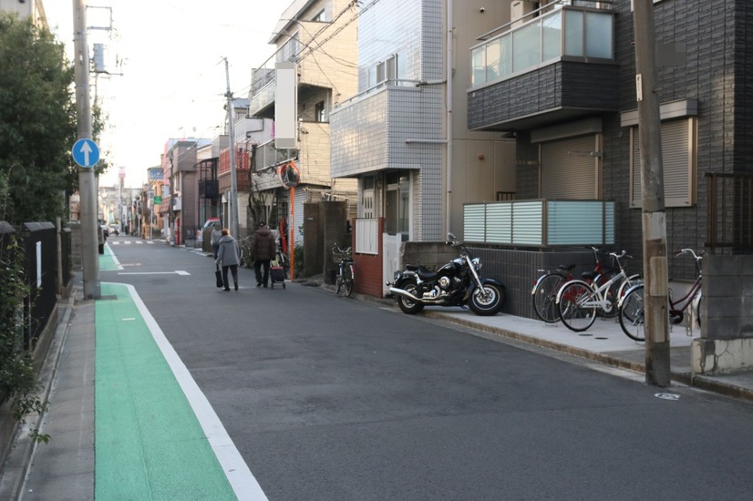 通学路などに防犯カメラを設置することで、犯罪抑止効果に加え、仮に事件やトラブルが起きた際にも映像を手がかりに行方不明の子供の保護や容疑者逮捕に繋げるといった効果も期待できる（撮影：防犯システムNAVI取材班）